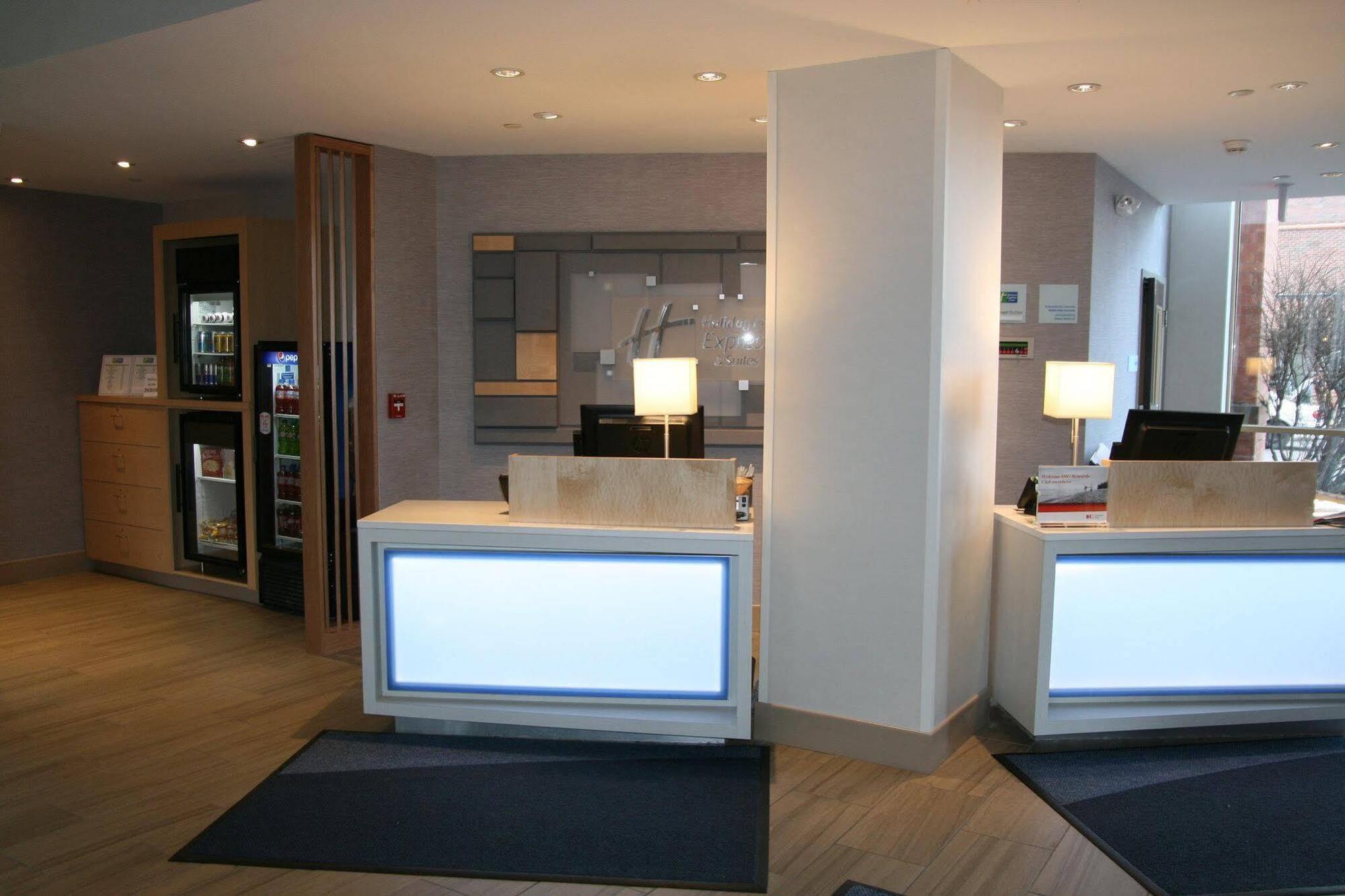 Holiday Inn Express & Suites Buffalo Downtown By Ihg Exterior foto